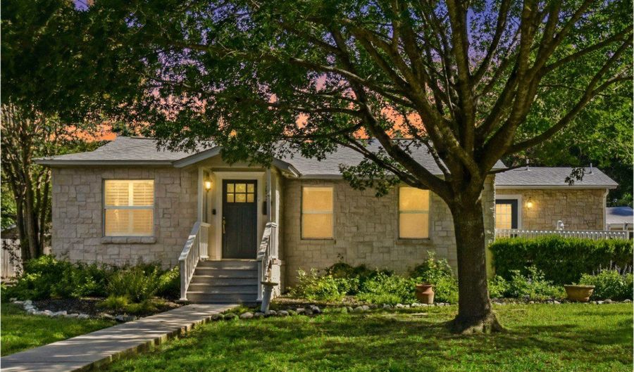 265 E OAKVIEW Pl, Alamo Heights, TX 78209 - 4 Beds, 3 Bath