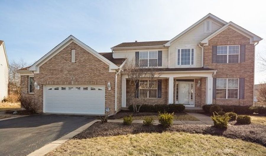 1 Queensbury Ct, Algonquin, IL 60102 - 4 Beds, 3 Bath