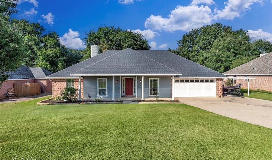 222 Country Club Dr, Benton, LA 71006 - 4 Beds, 2 Bath
