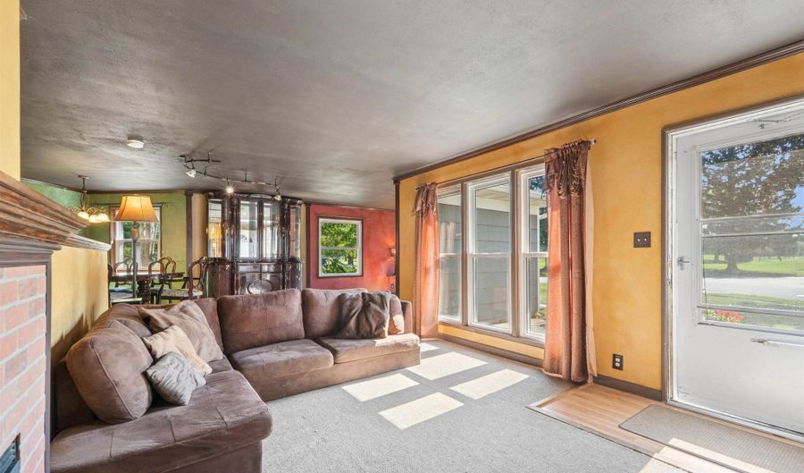 1625 S CARPENTER St, Appleton, WI 54915 - 2 Beds, 1 Bath