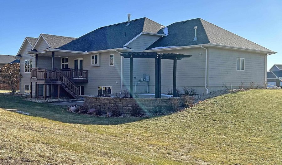 2225 E Byrum Cir, Brandon, SD 57005 - 4 Beds, 4 Bath