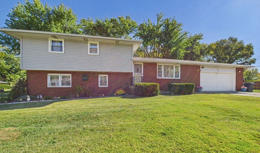 6180 N Akron Dr, Alexandria, IN 46001 - 3 Beds, 2 Bath