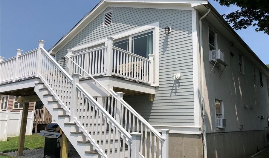 8 Seascape Ave, Middletown, RI 02842 - 5 Beds, 3 Bath