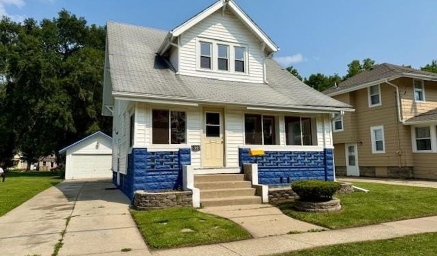 1327 Wisconsin Ave, Beloit, WI 53511 - 4 Beds, 3 Bath