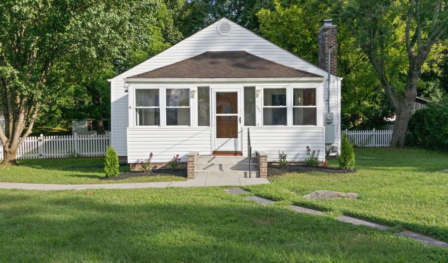 946 Poplar St, Alcoa, TN 37701 - 2 Beds, 1 Bath