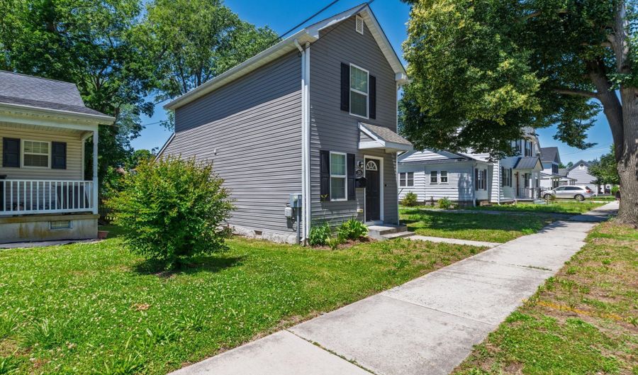 38 S QUEEN St, Dover, DE 19904 - 3 Beds, 2 Bath