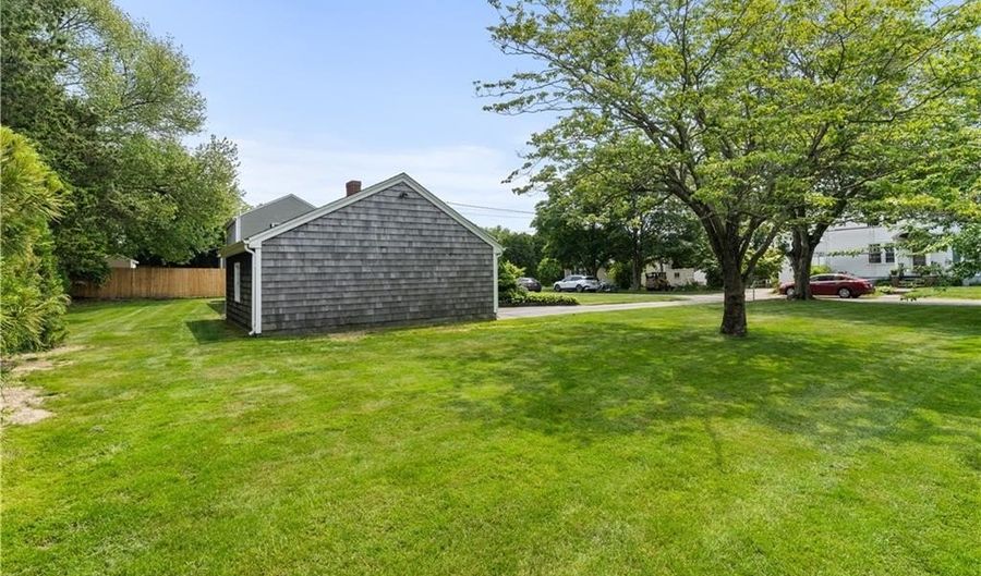 6 Ansonia Ave, Bristol, RI 02809 - 3 Beds, 1 Bath
