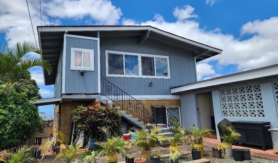 1638 Makamua St, Pearl City, HI 96782 - 7 Beds, 4 Bath