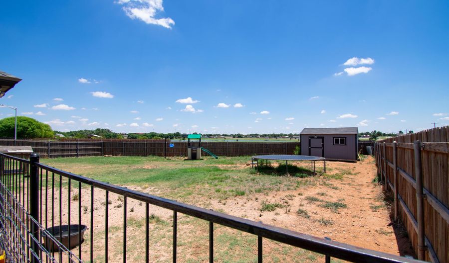 1005 Buffalo Ct, Abernathy, TX 79311 - 5 Beds, 3 Bath