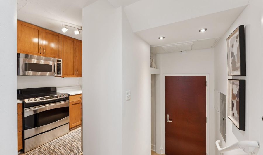 809 6TH St NW 15, Washington, DC 20001 - 2 Beds, 2 Bath