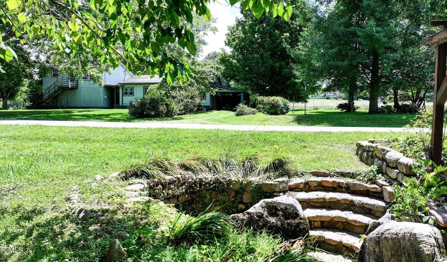 950 Middle Creek Rd, Afton, TN 37616 - 5 Beds, 2 Bath