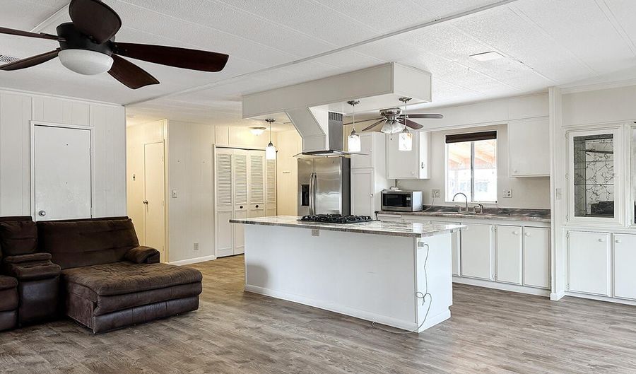 1326 W GREASEWOOD St, Apache Junction, AZ 85120 - 2 Beds, 3 Bath