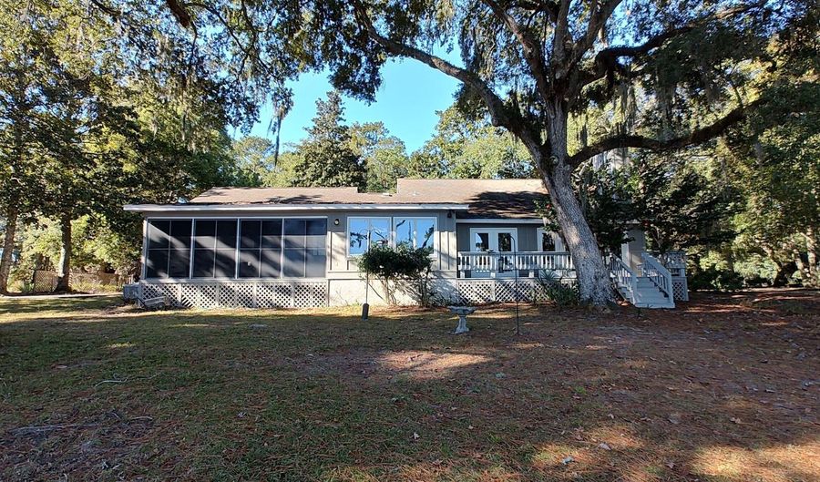 197 Pleasant Point Dr, Beaufort, SC 29907 - 3 Beds, 2 Bath