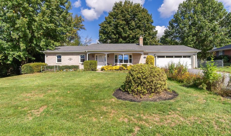 8 BRIGHTWOOD Dr, Hagerstown, MD 21740 - 4 Beds, 2 Bath