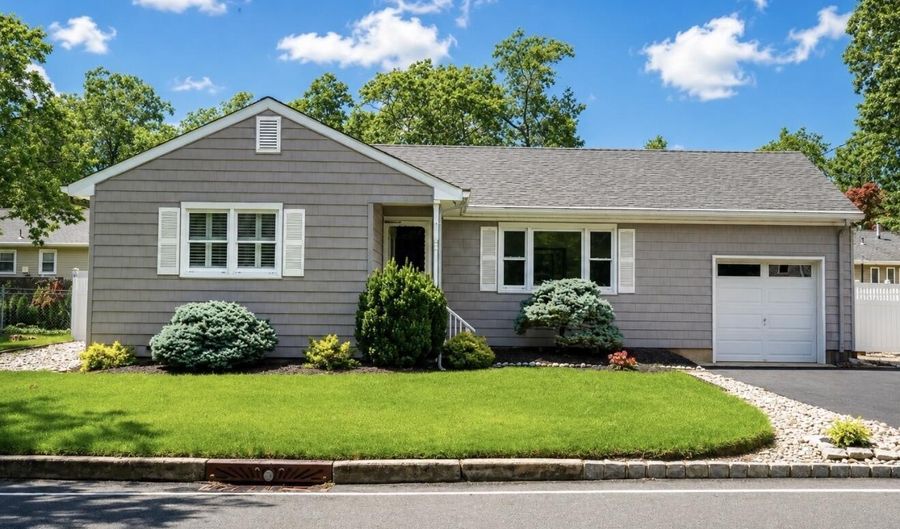 644 Berkeley Ave, Beachwood, NJ 08722 - 3 Beds, 2 Bath