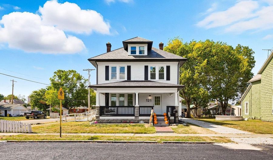 121 Walnut St, Ashville, OH 43103 - 5 Beds, 2 Bath