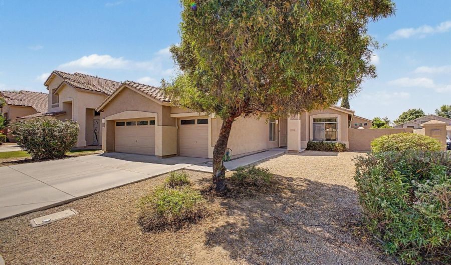5365 W VENUS Way, Chandler, AZ 85226 - 3 Beds, 2 Bath