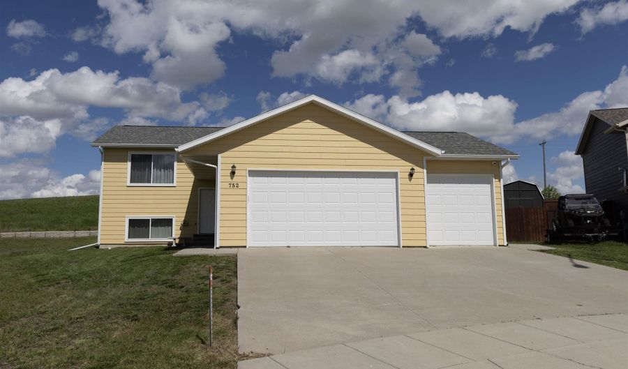752 Bear Tooth Ct, Box Elder, SD 57719 - 4 Beds, 2 Bath