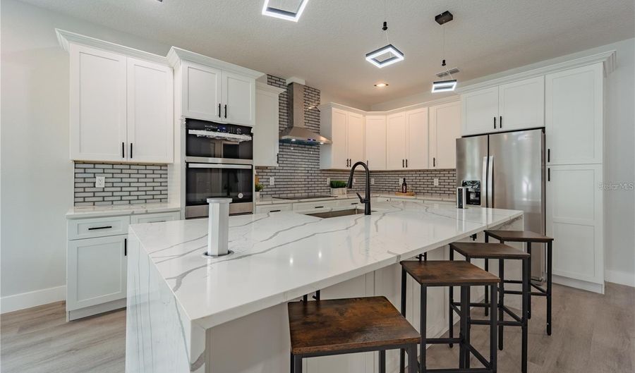 53 W 10TH St, Apopka, FL 32703 - 4 Beds, 3 Bath