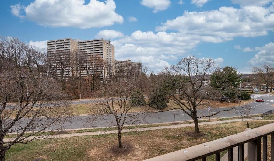 6137 EDSALL Rd #I, Alexandria, VA 22304 - 2 Beds, 2 Bath