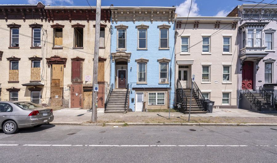 211 Clinton Ave, Albany, NY 12210 - 5 Beds, 3 Bath