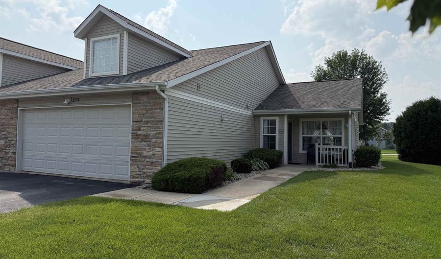 2574 Edgewood Dr, Beloit, WI 53511 - 2 Beds, 2 Bath