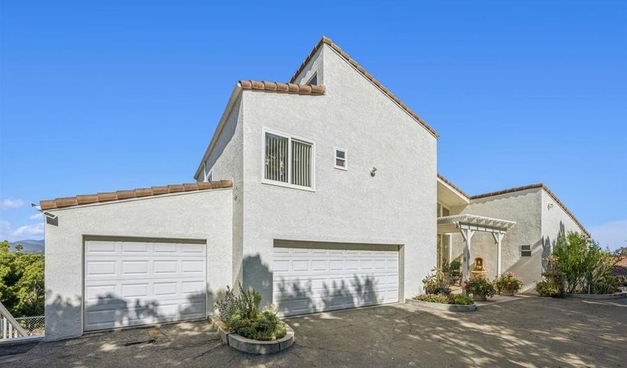 3016 Alta Vista Dr, Fallbrook, CA 92028 - 3 Beds, 4 Bath