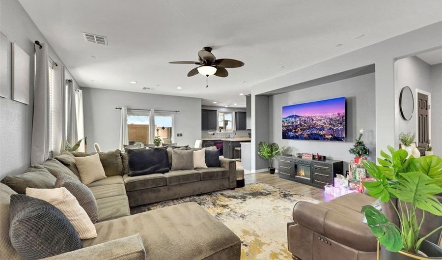 2073 Hocus Pocus Pl, Henderson, NV 89002 - 5 Beds, 3 Bath