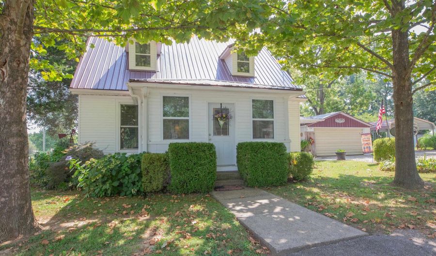 207 N Smith St, Owensville, IN 47665 - 3 Beds, 3 Bath