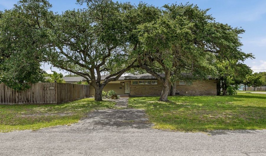 1059 S MCCAMPBELL St, Aransas Pass, TX 78336 - 4 Beds, 3 Bath