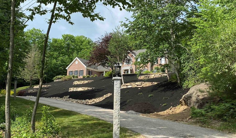25 Ellison Dr, Bedford, NH 03110 - 5 Beds, 6 Bath