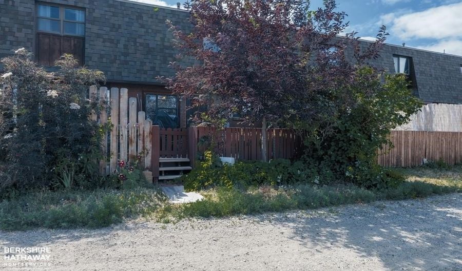 1742 26th St, Cody, WY 82414 - 2 Beds, 2 Bath