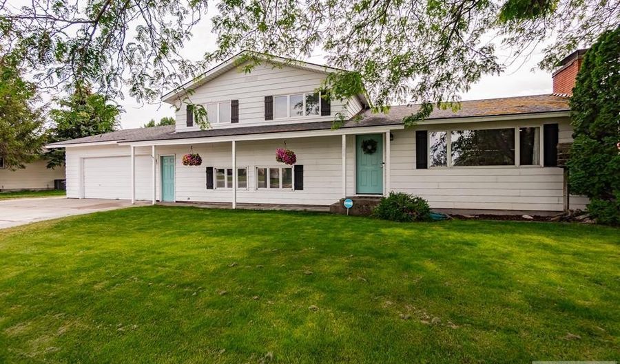 2080 Highland Dr, Blackfoot, ID 83221 - 4 Beds, 2 Bath