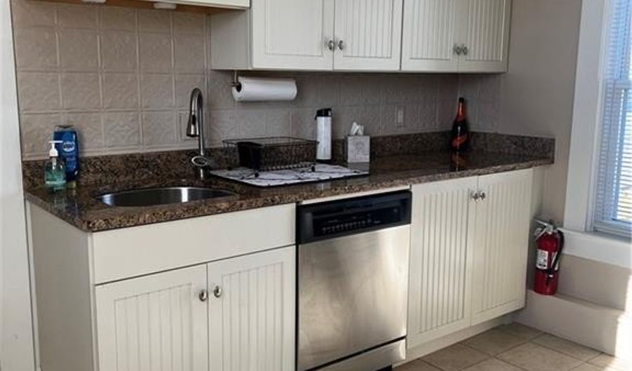 51 Annandale Rd 2, Newport, RI 02840 - 2 Beds, 2 Bath