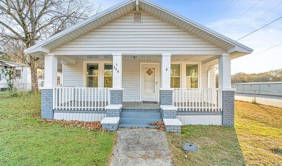 306 E Savannah St, Calhoun Falls, SC 29628 - 2 Beds, 1 Bath