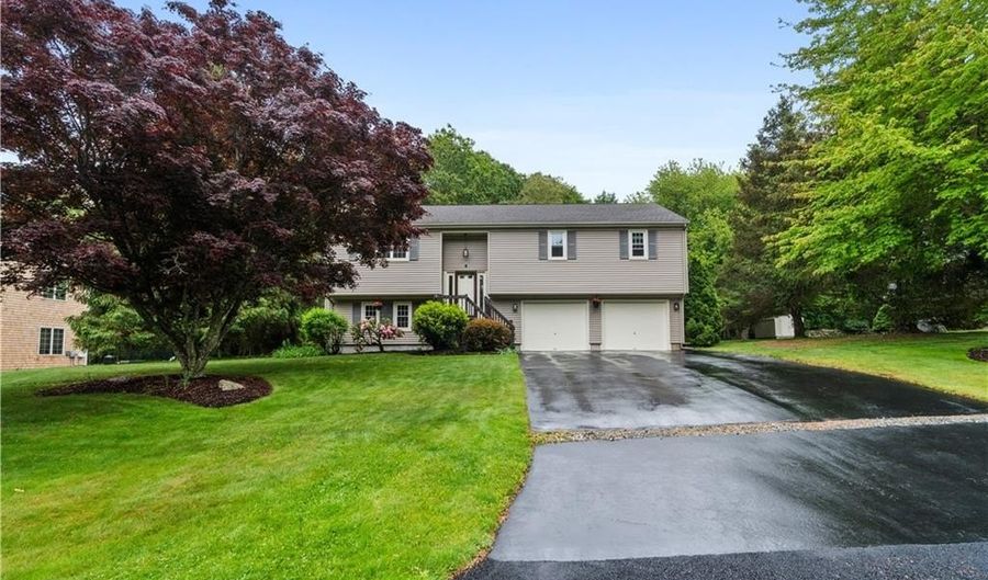 6 Lisa Ln, Bristol, RI 02809 - 3 Beds, 3 Bath