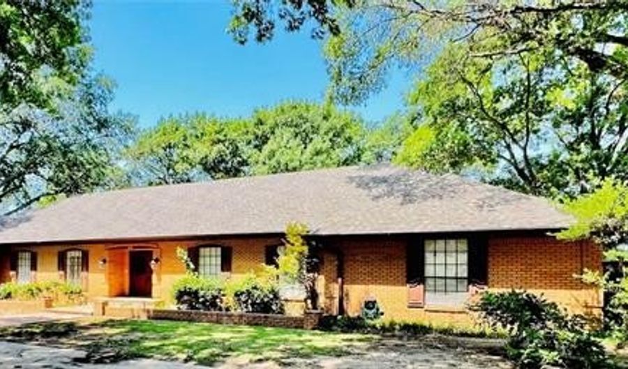 535 Sunset Dr SW, Ardmore, OK 73401 - 3 Beds, 4 Bath