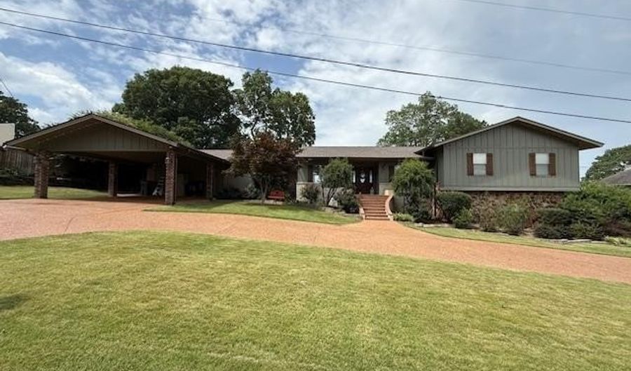 825 Dennison Hts, Batesville, AR 72501 - 4 Beds, 4 Bath