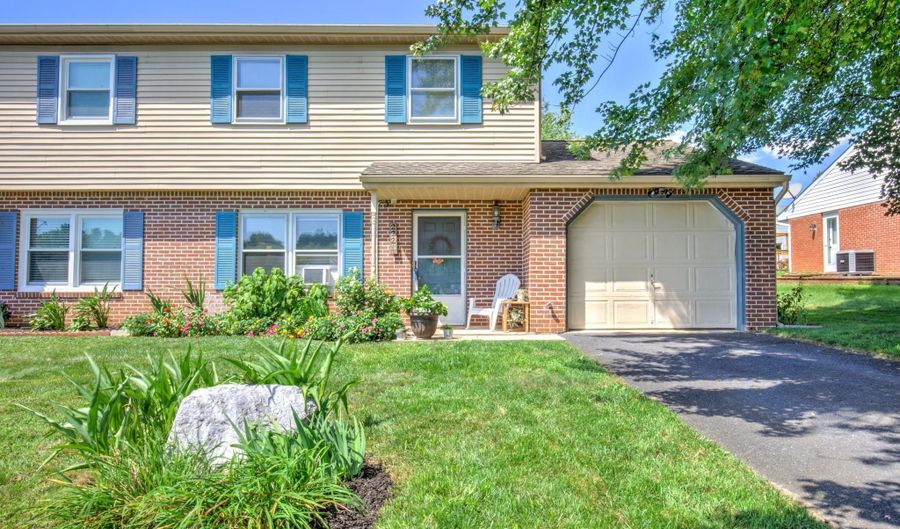 222 MILLER Rd, Akron, PA 17501 - 3 Beds, 2 Bath
