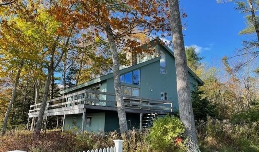 11 Porter Rd, Belfast, ME 04915 - 3 Beds, 2 Bath