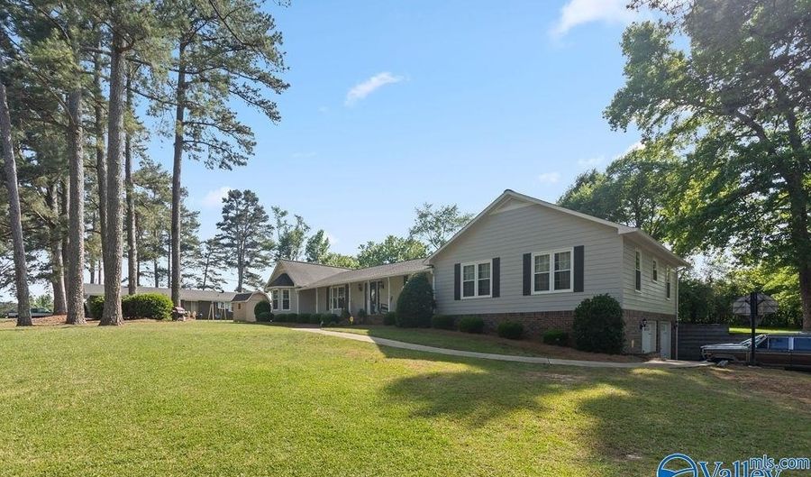 6240 Sloan Dr, Altoona, AL 35952 - 3 Beds, 3 Bath