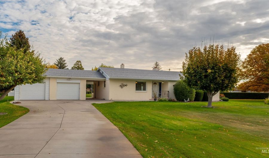 2593 Burton Ave, Burley, ID 83318 - 3 Beds, 2 Bath