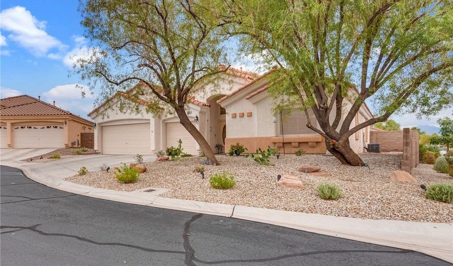 10662 Cosenza Ln, Las Vegas, NV 89141 - 4 Beds, 3 Bath
