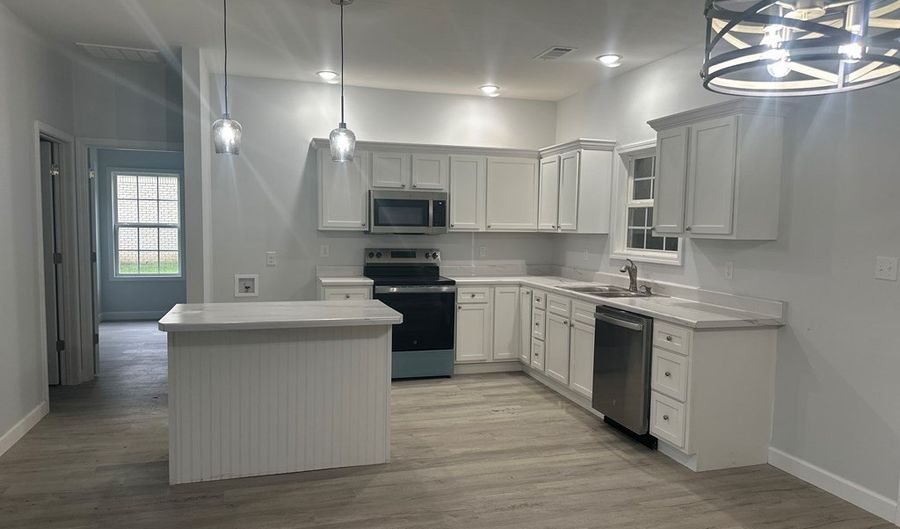 127 Shadow Ln, Batesville, MS 38606 - 4 Beds, 2 Bath