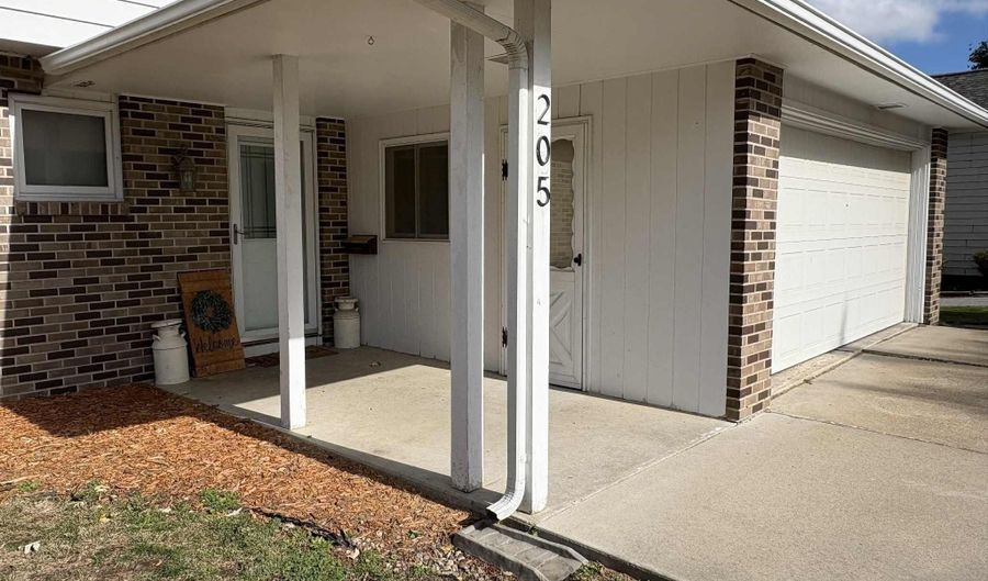 205 Washington Ave W, Albia, IA 52531 - 3 Beds, 2 Bath