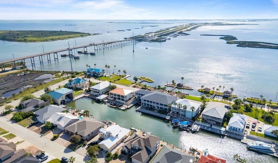 134 Bay Harbor Dr, Aransas Pass, TX 78336 - 3 Beds, 4 Bath