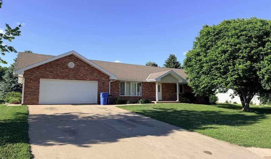 514 Anderson St, Alcester, SD 57001 - 3 Beds, 3 Bath