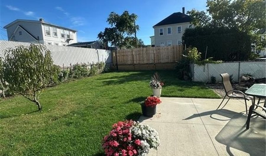 16 King St, North Providence, RI 02911 - 2 Beds, 2 Bath