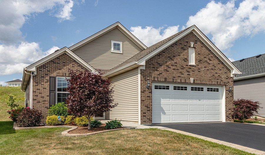 2170 Indigo Dr, Algonquin, IL 60102 - 2 Beds, 2 Bath