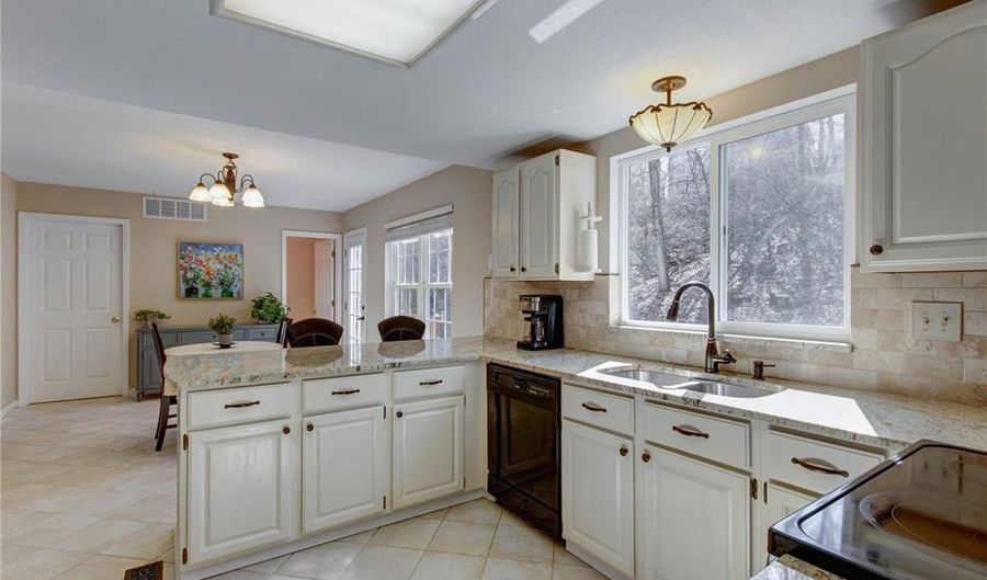 564 Woodlyn Xing, Ballwin, MO 63021 - 4 Beds, 3 Bath